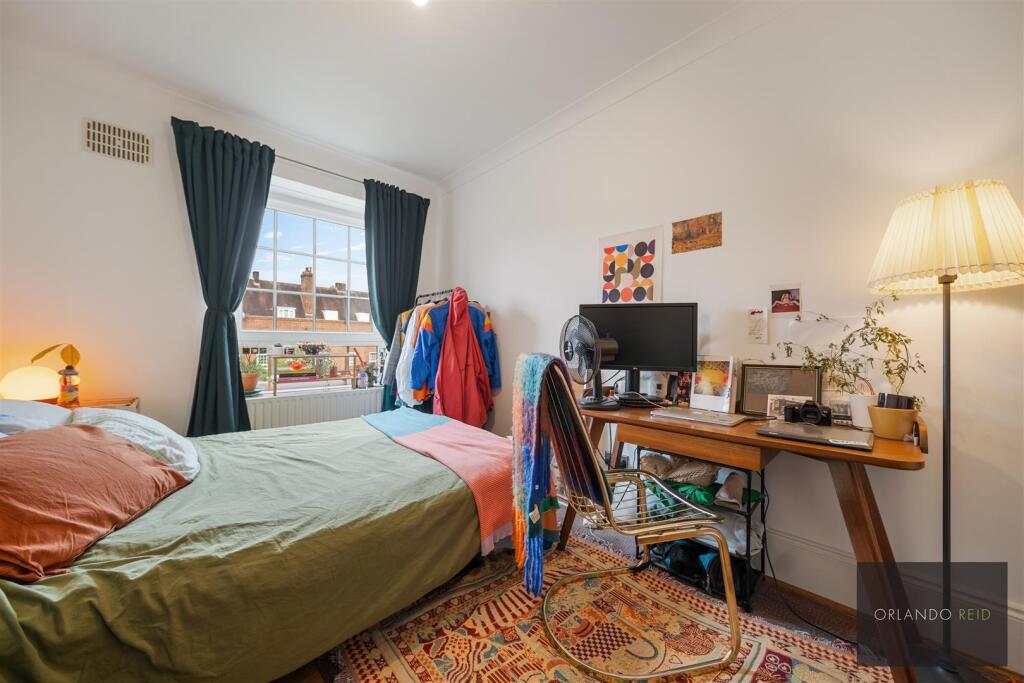 Flat 57, Stockwell Gardens SW9 0RY-5.jpg