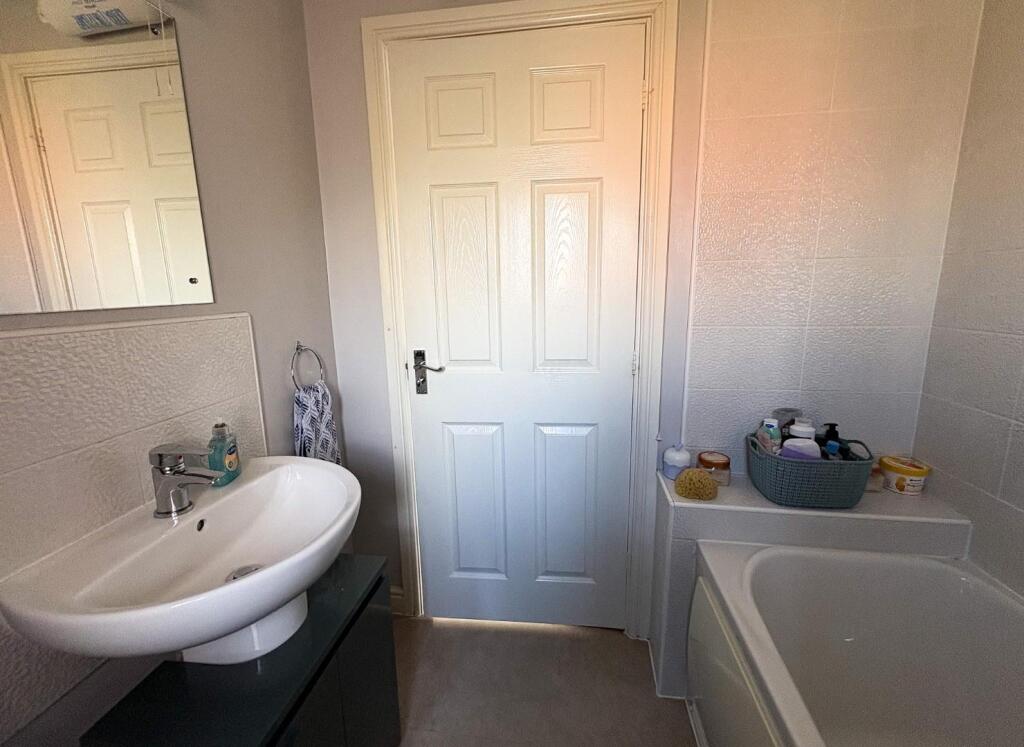 Bathroom 2.jpg