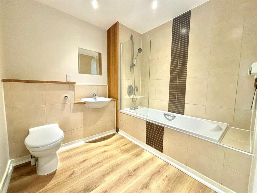 Family Bathroom.jpeg
