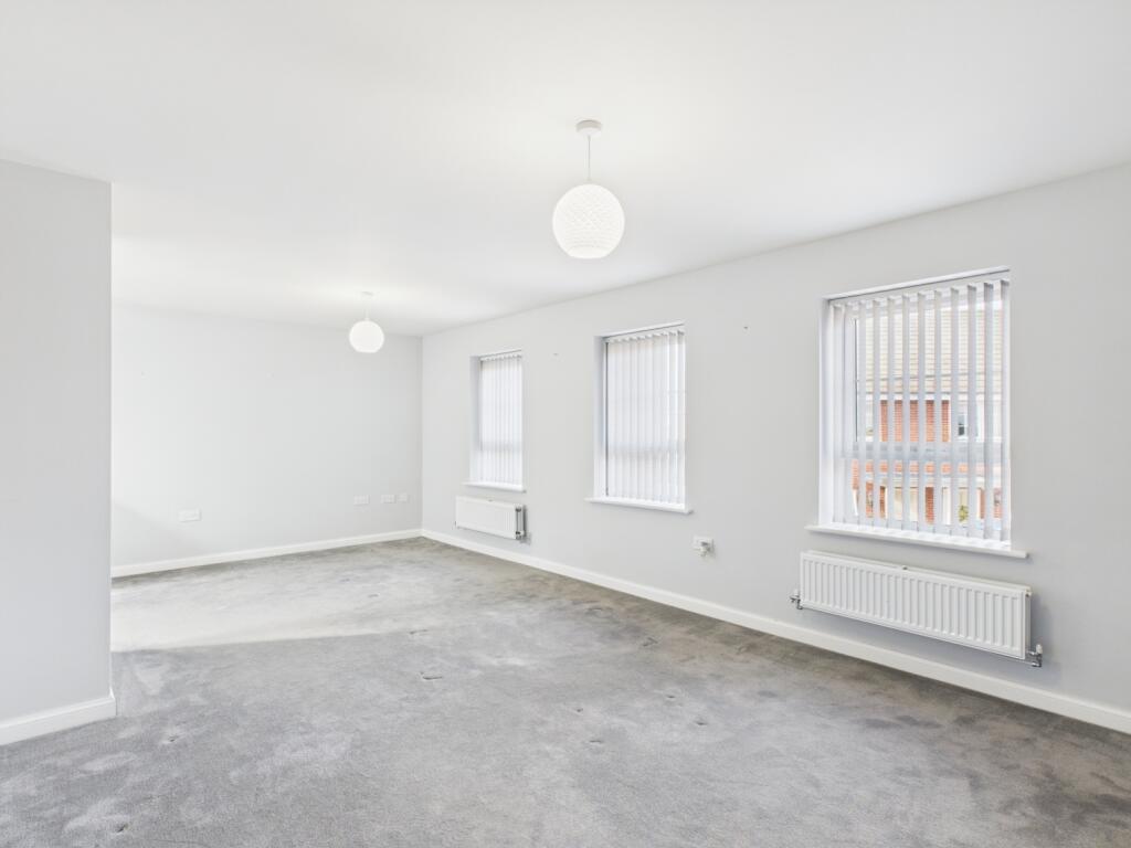 CAM02313G0-PR0071-STILL004