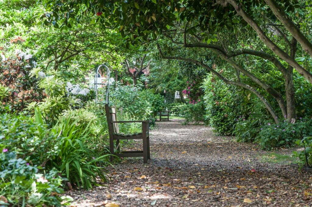 Gledhow Gardens-23-2 (Large).jpg