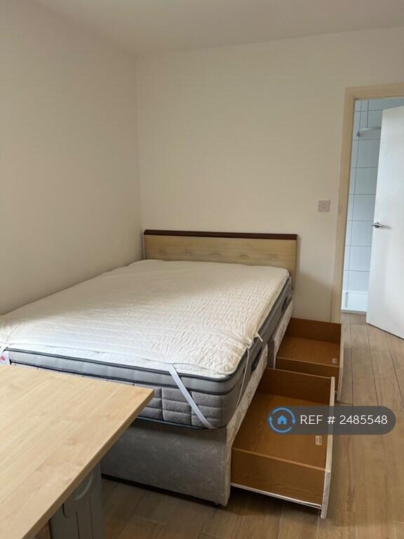 Ensuite Bedroom 1 With En-Suite 