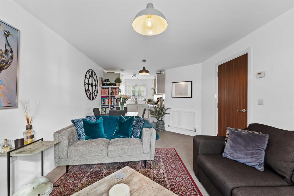 Open Plan Lounge &amp; Kitchen Diner