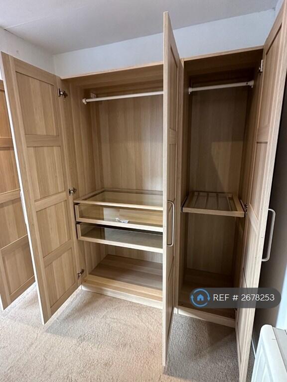 Main Bedroom Wardrobe (Pic 8)