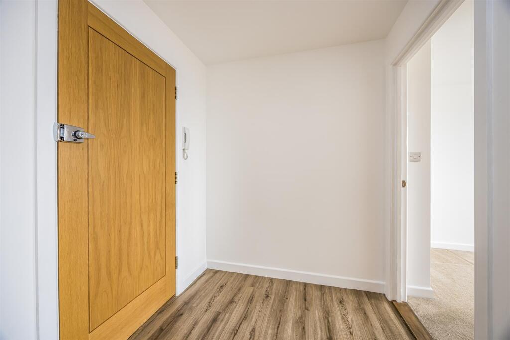 Flat 17, 29-31 Kingston Crescent, Portsmouth-Porti