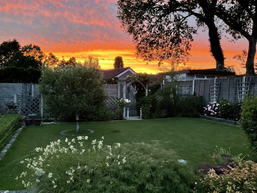 6BH316JG-Sunset.jpg