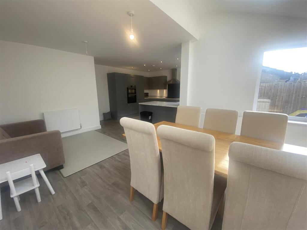 dining area kitchen.jpg