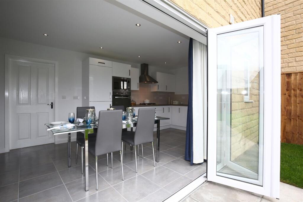 Kitchen/dining/family area