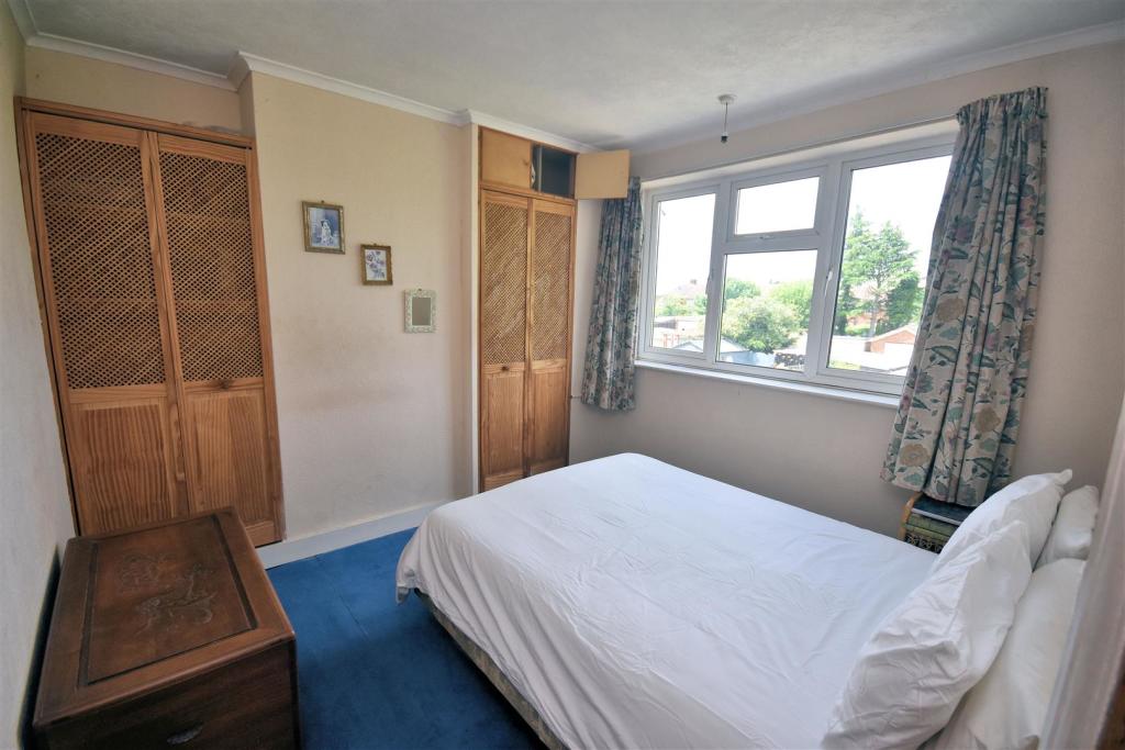 Bed 2.jpg