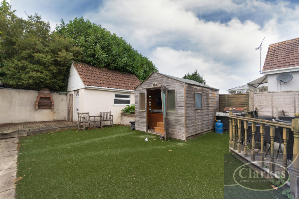 FC055_31 BASCOTT RD_007