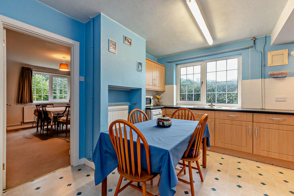 8623199-interior1...