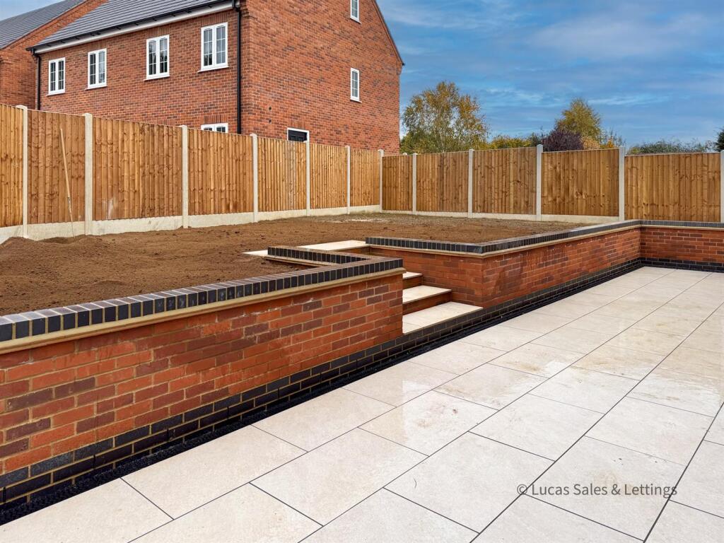 50 Rushton Rd Desborough-3.jpg