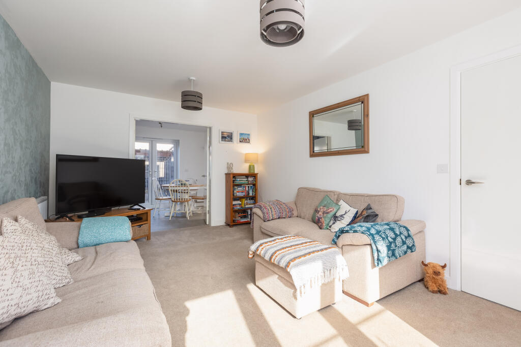 Holly Drive 12 Lounge-1