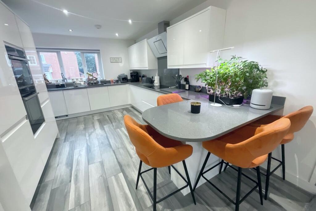dining/kitchen