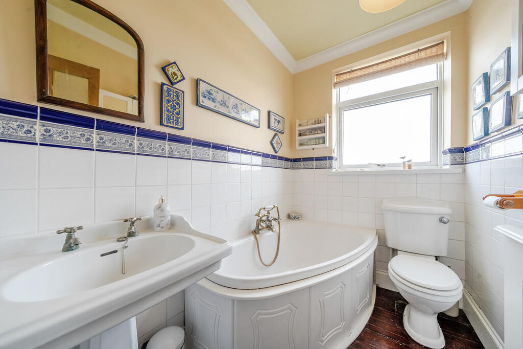 1297413-7-682e306...