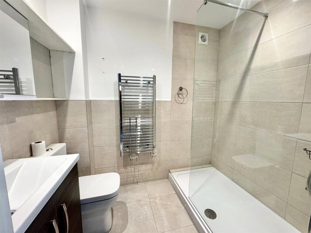 En-Suite Bathroom