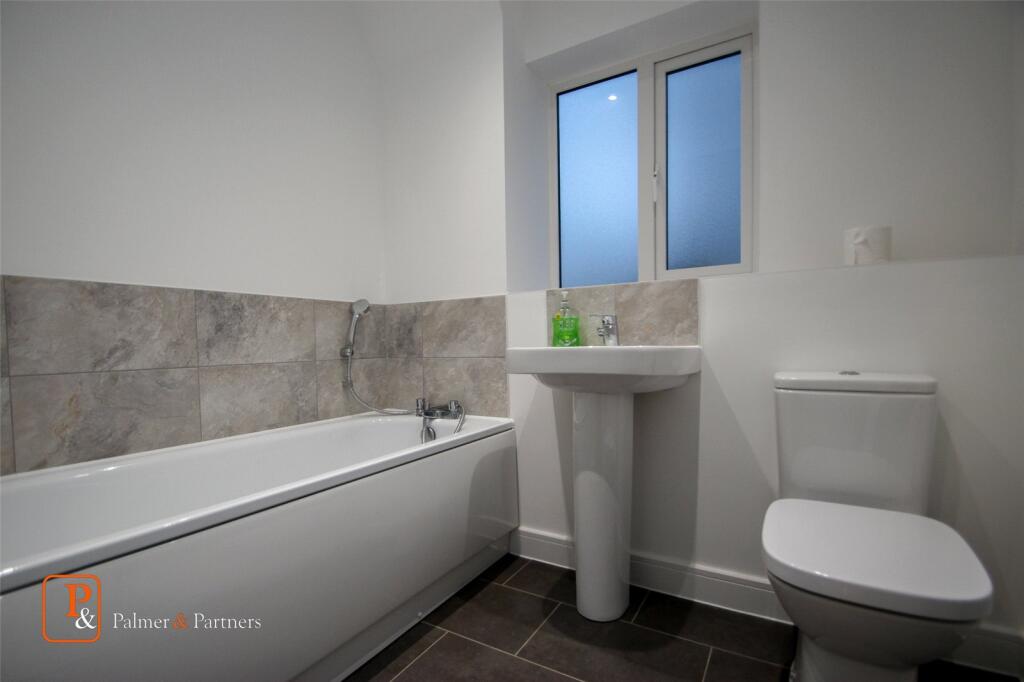 Family Bathroom 1