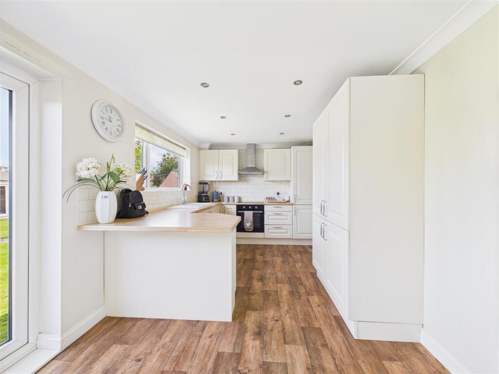 KITCHEN/ DINER