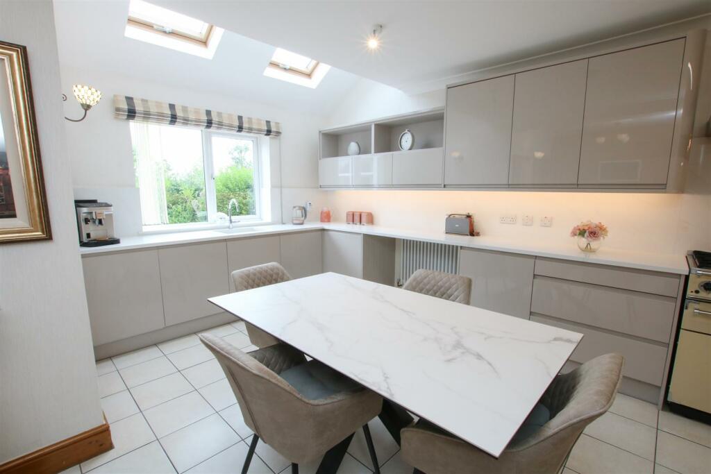 OPEN PLAN LIVING/ DINING/ KITCHEN