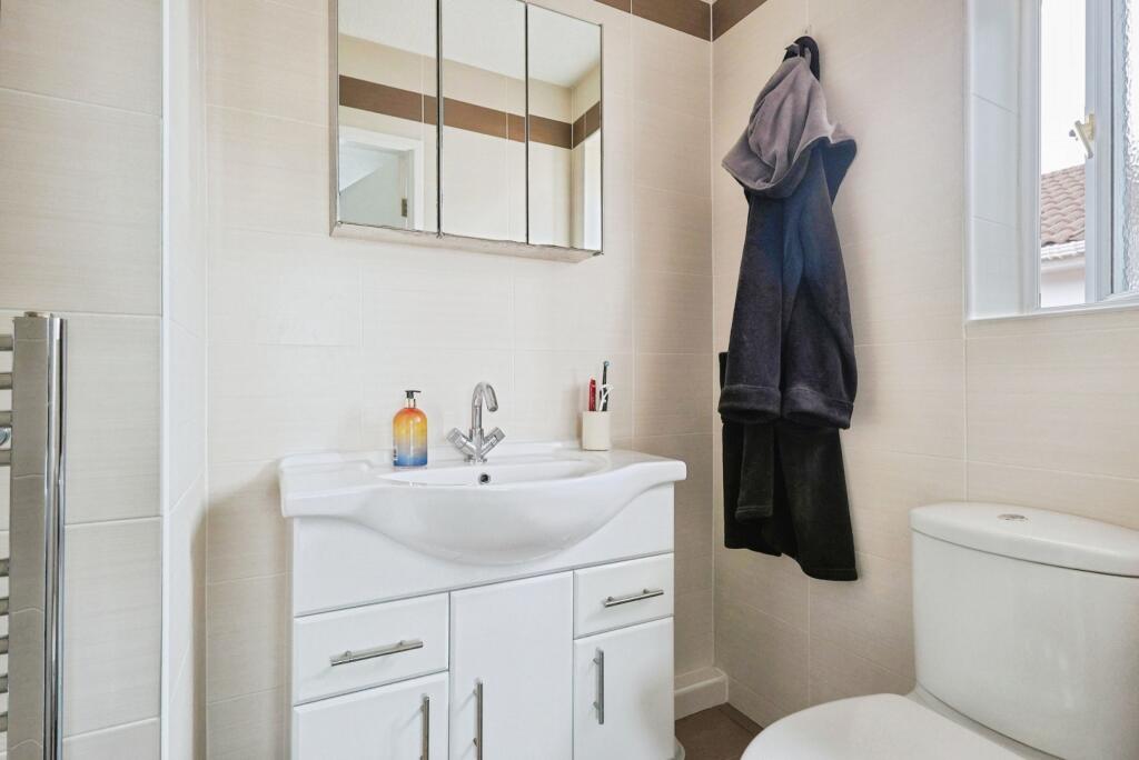 pbox-bathroom-289403.jpg