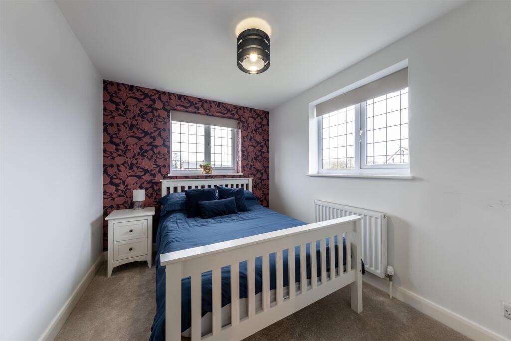 17 Elizabethan Way-032.jpg
