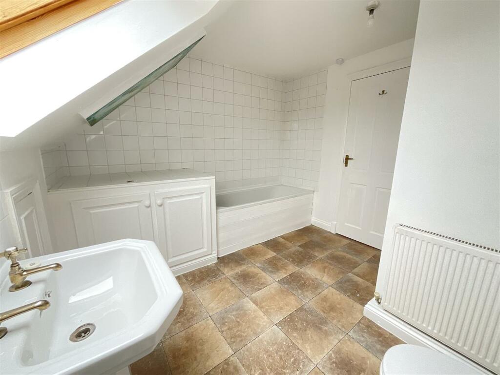 bathroom1_ (2).JPG