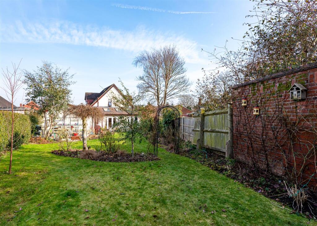 75 Birches Road-garden3.jpg