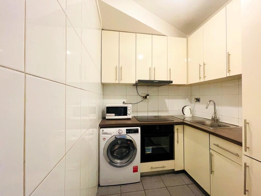 Dudley Court, Upp...