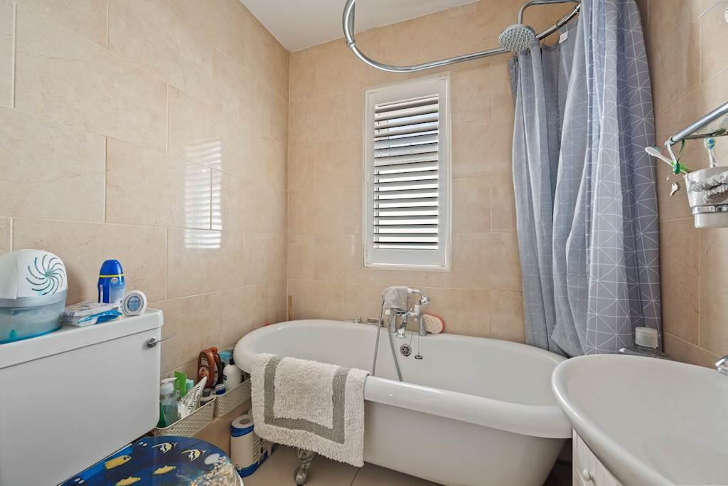 Bathrrom Dorset Rd.jpg