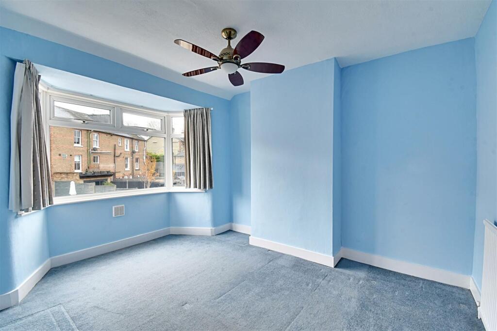 Bedroom 1_1.jpg