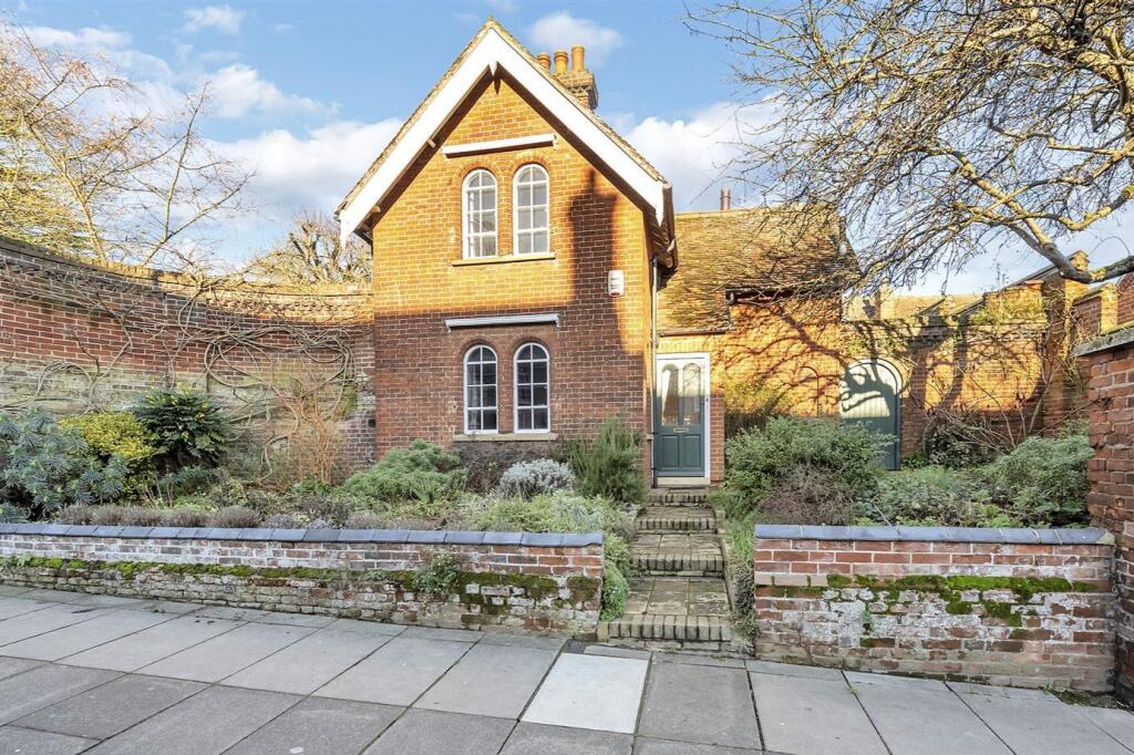 gardeners cottage looms lane.jpg
