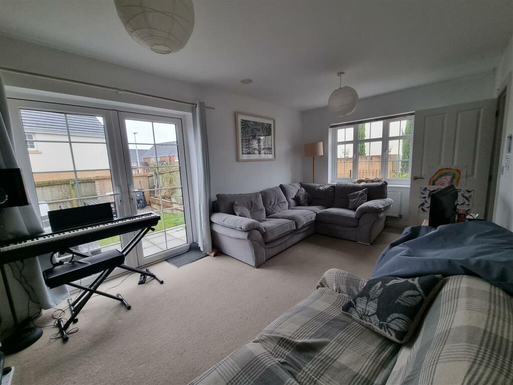 5c Living Room.jpg