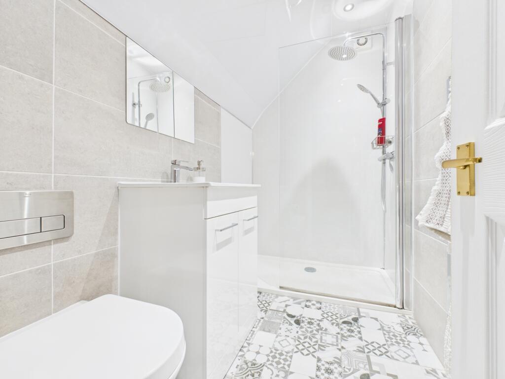 CAM03729G0-PR0201-STILL027