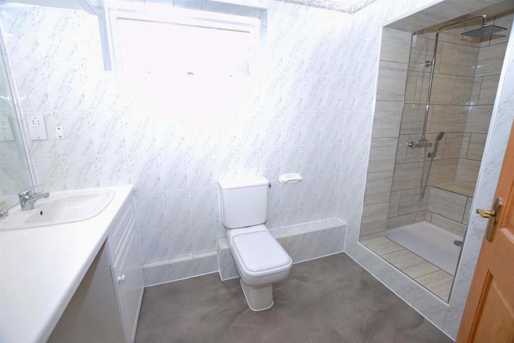EN SUITE