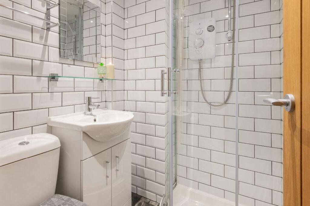 Aikrigg End - Bedroom Two En-Suite