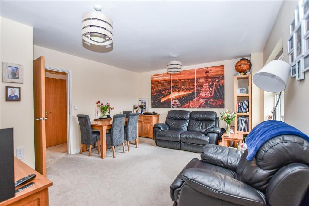 Living Room 1.jpg