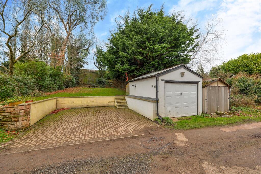 Parking, Garage and Garden