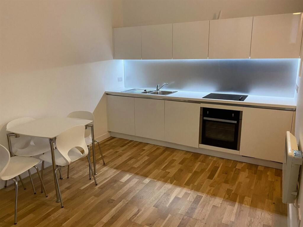 Lounge / Kitchen