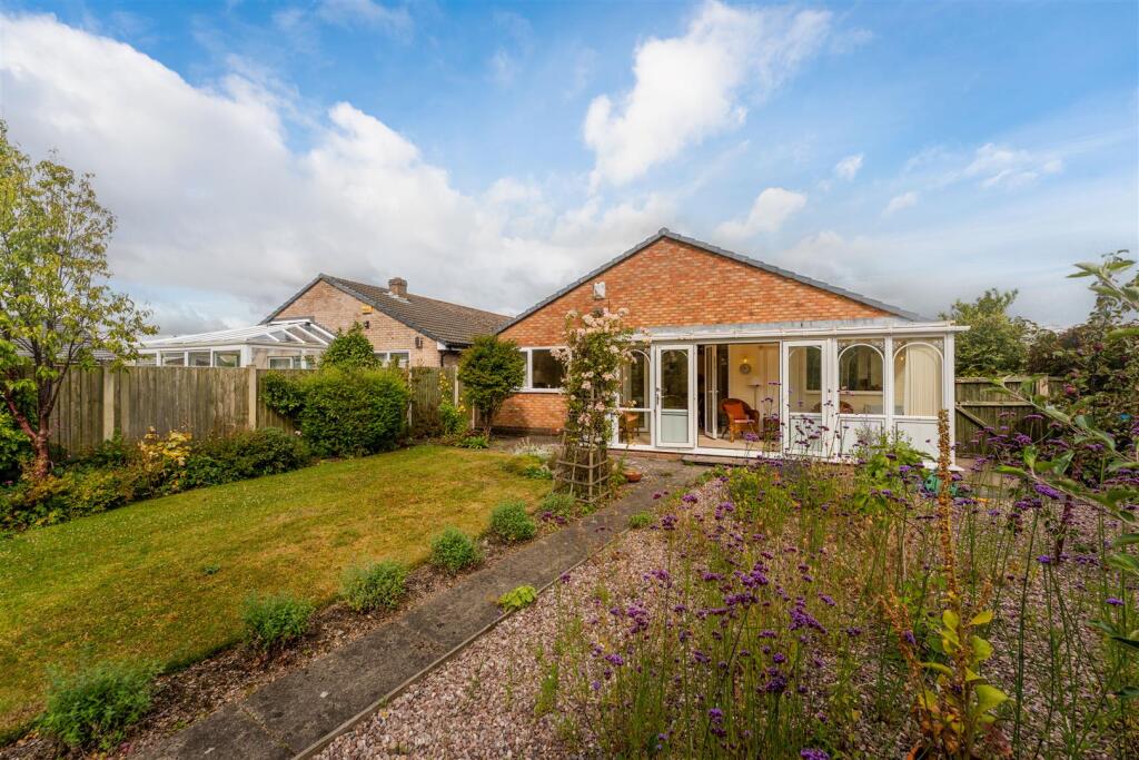 Beautiful Rear Garden