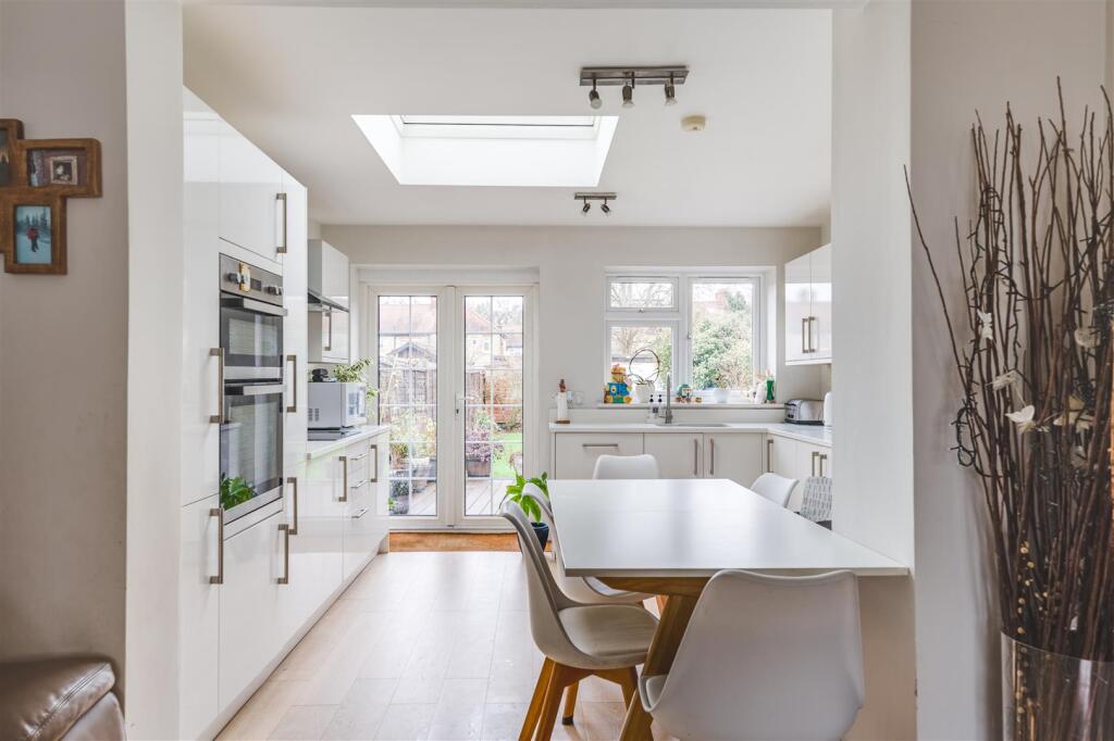 49 Coningsby Gardens-6.jpg