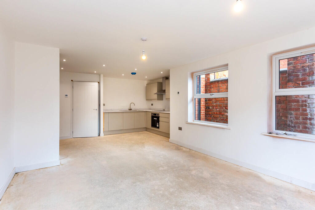 Kitchen/dining/fa...