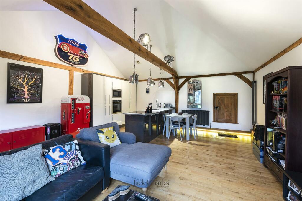 Little Bewl Farmhouse, TN3 8JL 021.jpg