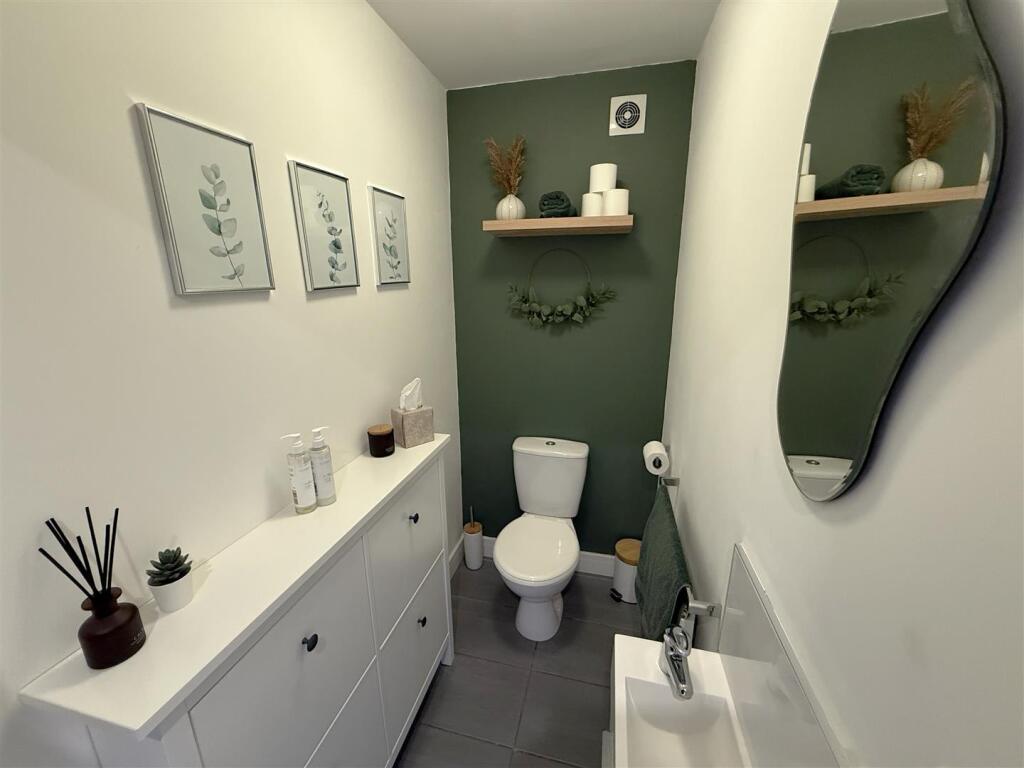 Downstairs WC.JPG