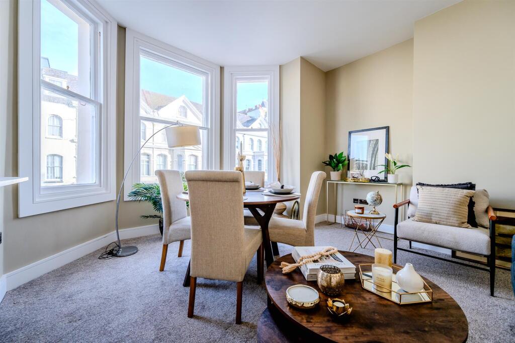 3, LOUNGE.jpg