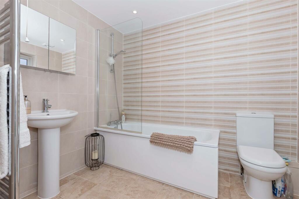 Hurston Close_12.jpg