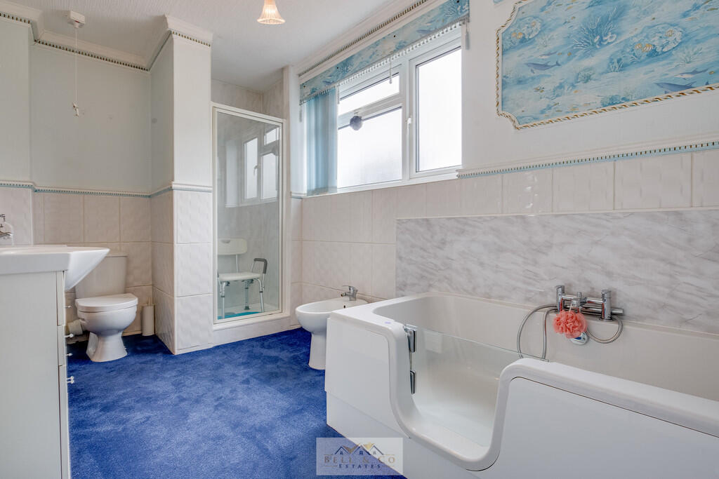Bathroom 1.2