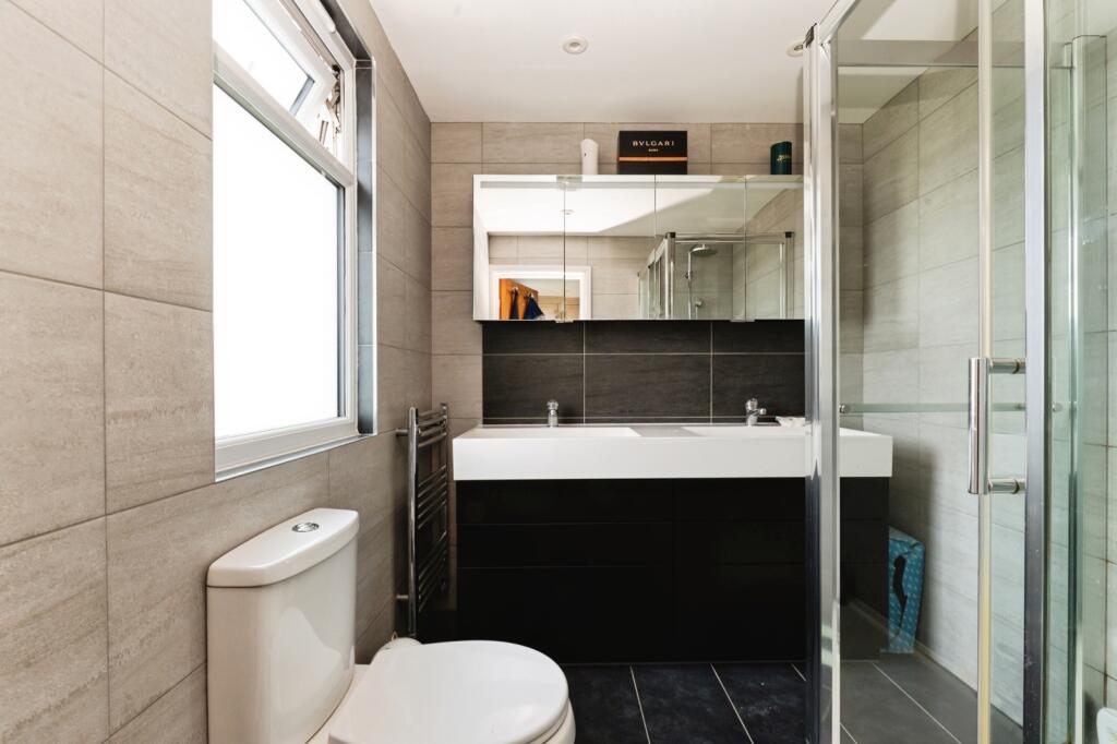 En Suite Shower
