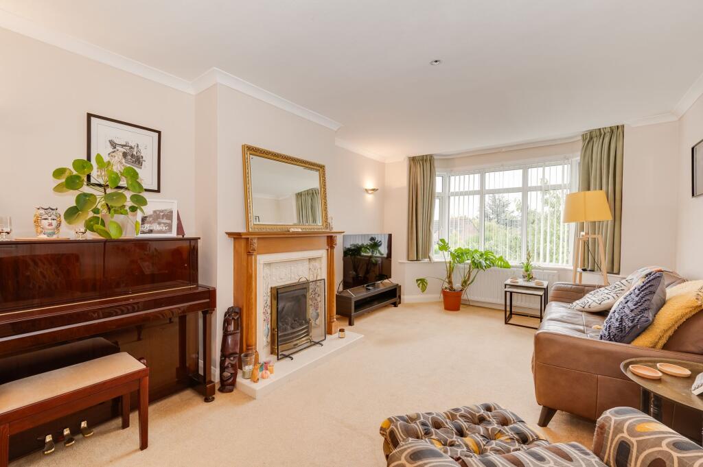 KITCHEN, LIVING ROOM AND DINER