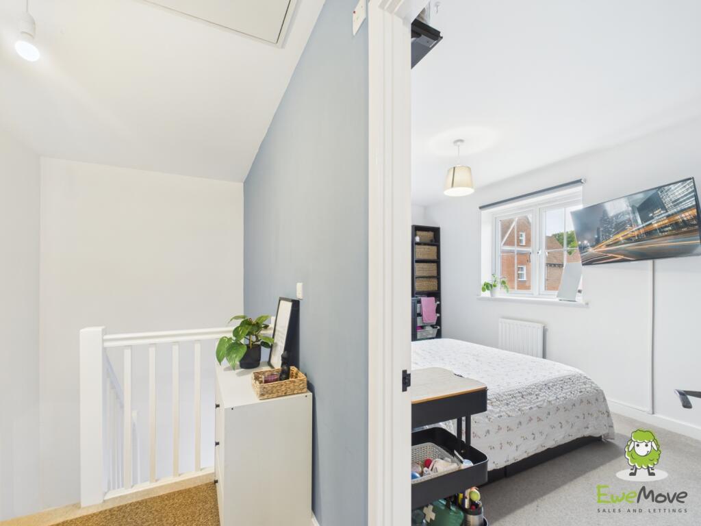 EweMove Estate Agents Basingstoke - Dovecote Way -