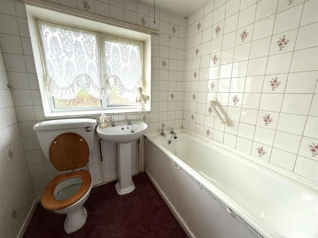 76 coppice bath.jpeg